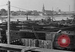 Immagine di Chiatte a un cantiere United States USA, 1916, secondo 16 filmato di repertorio 65675045945