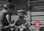 Immagine di American YMCA lavoratore La Russia, 1917, secondo 15 filmato di repertorio 65675045946