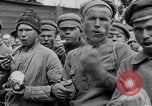 Immagine di Prigionieri di guerra sovietici L'Ucraina, 1919, secondo 48 filmato di repertorio 65675045947