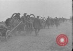 Immagine di Soldati polacchi con bracci e pale L'Ucraina, 1919, secondo 46 filmato di repertorio 65675045948