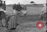 Immagine di Soldati polacchi con bracci e pale L'Ucraina, 1919, secondo 57 filmato di repertorio 65675045948