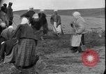 Immagine di Soldati polacchi con bracci e pale L'Ucraina, 1919, secondo 58 filmato di repertorio 65675045948