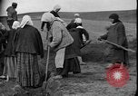 Immagine di Soldati polacchi con bracci e pale L'Ucraina, 1919, secondo 61 filmato di repertorio 65675045948