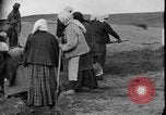 Immagine di Soldati polacchi con bracci e pale L'Ucraina, 1919, secondo 62 filmato di repertorio 65675045948