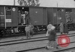 Immagine di Soldati polacchi e le famiglie di evacuazione Polonia, 1919, secondo 3 filmato di repertorio 65675045949