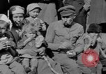 Immagine di Soldati polacchi e le famiglie di evacuazione Polonia, 1919, secondo 13 filmato di repertorio 65675045949