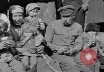 Immagine di Soldati polacchi e le famiglie di evacuazione Polonia, 1919, secondo 15 filmato di repertorio 65675045949