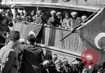 Immagine di I Nazionalisti turchi pongono sul dock Samsun Turchia, 1922, secondo 1 filmato di repertorio 65675045953