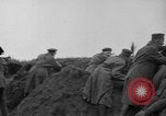 Image Des soldats allemands dans une tranchée Front de l'Est, 1916, de la seconde 6 séquences d'archives historiques vidéo 65675045955