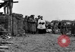 Image Tsar Nicholas II vues les soldats tombés Eastern Front théâtre européen, 1916, de la seconde 3 séquences d'archives historiques vidéo 65675045957