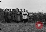 Image Tsar Nicholas II vues les soldats tombés Eastern Front théâtre européen, 1916, de la seconde 7 séquences d'archives historiques vidéo 65675045957