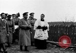 Image Tsar Nicholas II vues les soldats tombés Eastern Front théâtre européen, 1916, de la seconde 12 séquences d'archives historiques vidéo 65675045957