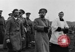 Image Tsar Nicholas II vues les soldats tombés Eastern Front théâtre européen, 1916, de la seconde 15 séquences d'archives historiques vidéo 65675045957