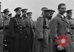 Image Tsar Nicholas II vues les soldats tombés Eastern Front théâtre européen, 1916, de la seconde 17 séquences d'archives historiques vidéo 65675045957