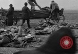 Image Tsar Nicholas II vues les soldats tombés Eastern Front théâtre européen, 1916, de la seconde 20 séquences d'archives historiques vidéo 65675045957