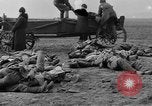 Image Tsar Nicholas II vues les soldats tombés Eastern Front théâtre européen, 1916, de la seconde 21 séquences d'archives historiques vidéo 65675045957