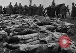 Image Tsar Nicholas II vues les soldats tombés Eastern Front théâtre européen, 1916, de la seconde 24 séquences d'archives historiques vidéo 65675045957