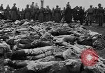 Image Tsar Nicholas II vues les soldats tombés Eastern Front théâtre européen, 1916, de la seconde 27 séquences d'archives historiques vidéo 65675045957