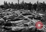 Image Tsar Nicholas II vues les soldats tombés Eastern Front théâtre européen, 1916, de la seconde 28 séquences d'archives historiques vidéo 65675045957