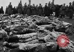 Image Tsar Nicholas II vues les soldats tombés Eastern Front théâtre européen, 1916, de la seconde 29 séquences d'archives historiques vidéo 65675045957