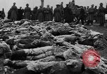 Image Tsar Nicholas II vues les soldats tombés Eastern Front théâtre européen, 1916, de la seconde 31 séquences d'archives historiques vidéo 65675045957
