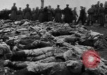 Image Tsar Nicholas II vues les soldats tombés Eastern Front théâtre européen, 1916, de la seconde 33 séquences d'archives historiques vidéo 65675045957
