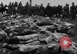 Image Tsar Nicholas II vues les soldats tombés Eastern Front théâtre européen, 1916, de la seconde 34 séquences d'archives historiques vidéo 65675045957