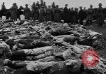 Image Tsar Nicholas II vues les soldats tombés Eastern Front théâtre européen, 1916, de la seconde 35 séquences d'archives historiques vidéo 65675045957