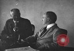 Immagine di Due Stati Uniti Governo federale funzionari United States USA, 1920, secondo 3 filmato di repertorio 65675045972