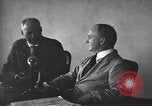 Immagine di Due Stati Uniti Governo federale funzionari United States USA, 1920, secondo 4 filmato di repertorio 65675045972