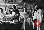 Immagine di Civili russi ricevere cure mediche La Russia, 1917, secondo 3 filmato di repertorio 65675045975