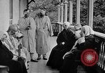 Immagine di Civili russi ricevere cure mediche La Russia, 1917, secondo 9 filmato di repertorio 65675045975