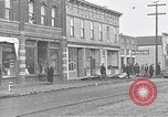 Standbild amerikanische Soldaten erweitern Polizei Centralia Washington USA, 1919, aus Sekunde 1 historischem Filmmaterial Videoclip 65675045976