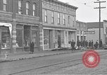 Standbild amerikanische Soldaten erweitern Polizei Centralia Washington USA, 1919, aus Sekunde 3 historischem Filmmaterial Videoclip 65675045976