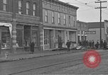 Standbild amerikanische Soldaten erweitern Polizei Centralia Washington USA, 1919, aus Sekunde 4 historischem Filmmaterial Videoclip 65675045976