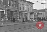 Standbild amerikanische Soldaten erweitern Polizei Centralia Washington USA, 1919, aus Sekunde 6 historischem Filmmaterial Videoclip 65675045976