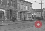 Standbild amerikanische Soldaten erweitern Polizei Centralia Washington USA, 1919, aus Sekunde 8 historischem Filmmaterial Videoclip 65675045976