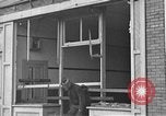 Standbild amerikanische Soldaten erweitern Polizei Centralia Washington USA, 1919, aus Sekunde 9 historischem Filmmaterial Videoclip 65675045976