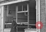 Standbild amerikanische Soldaten erweitern Polizei Centralia Washington USA, 1919, aus Sekunde 10 historischem Filmmaterial Videoclip 65675045976