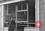 Standbild amerikanische Soldaten erweitern Polizei Centralia Washington USA, 1919, aus Sekunde 11 historischem Filmmaterial Videoclip 65675045976