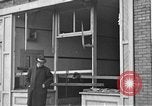 Standbild amerikanische Soldaten erweitern Polizei Centralia Washington USA, 1919, aus Sekunde 12 historischem Filmmaterial Videoclip 65675045976