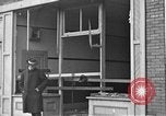 Standbild amerikanische Soldaten erweitern Polizei Centralia Washington USA, 1919, aus Sekunde 13 historischem Filmmaterial Videoclip 65675045976