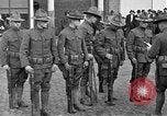 Standbild amerikanische Soldaten erweitern Polizei Centralia Washington USA, 1919, aus Sekunde 19 historischem Filmmaterial Videoclip 65675045976