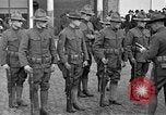 Standbild amerikanische Soldaten erweitern Polizei Centralia Washington USA, 1919, aus Sekunde 20 historischem Filmmaterial Videoclip 65675045976