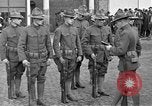 Standbild amerikanische Soldaten erweitern Polizei Centralia Washington USA, 1919, aus Sekunde 21 historischem Filmmaterial Videoclip 65675045976