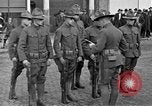 Standbild amerikanische Soldaten erweitern Polizei Centralia Washington USA, 1919, aus Sekunde 22 historischem Filmmaterial Videoclip 65675045976