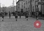 Standbild amerikanische Soldaten erweitern Polizei Centralia Washington USA, 1919, aus Sekunde 29 historischem Filmmaterial Videoclip 65675045976
