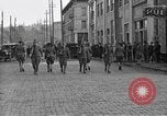 Standbild amerikanische Soldaten erweitern Polizei Centralia Washington USA, 1919, aus Sekunde 31 historischem Filmmaterial Videoclip 65675045976