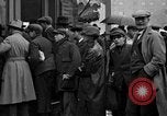 Standbild amerikanische Soldaten erweitern Polizei Centralia Washington USA, 1919, aus Sekunde 34 historischem Filmmaterial Videoclip 65675045976