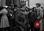 Standbild amerikanische Soldaten erweitern Polizei Centralia Washington USA, 1919, aus Sekunde 35 historischem Filmmaterial Videoclip 65675045976